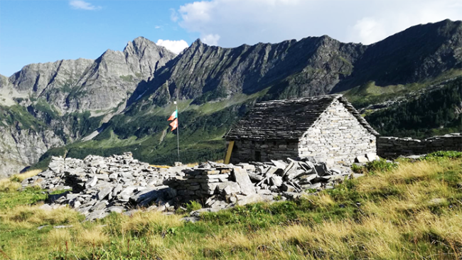 bivacco corte rossa montecrestese