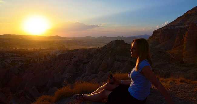 caldo donna sole montagna