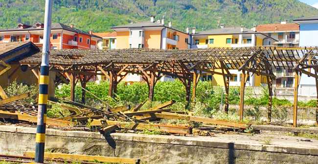 crollo tetto magazzino ferrovia domo
