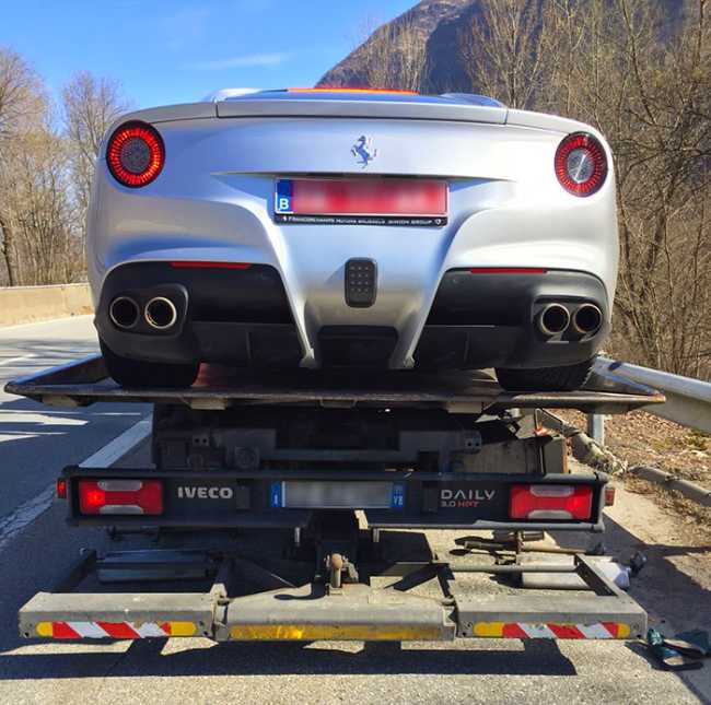 ferrari sequestro carro