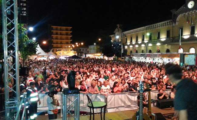 giugno domo piazza festa sera