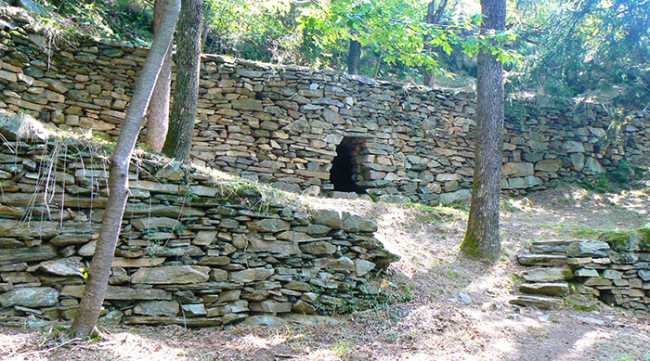 montecrestese megalitici menhir tomba