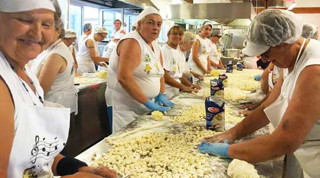 patata sagra preparazione gnocchi 16