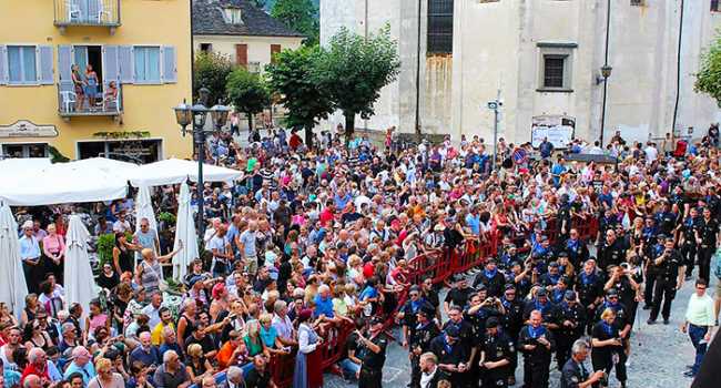 sfilata spazzacamini 16 gente piazza
