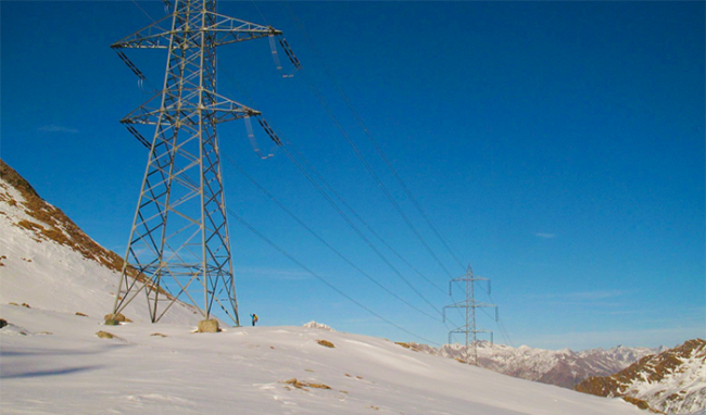 tralicci interconnector neve montagna