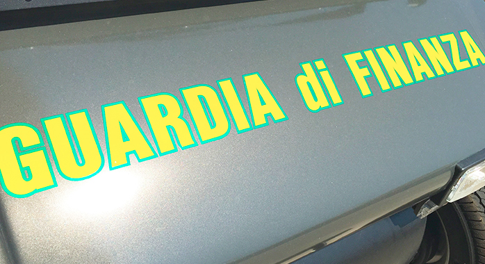 In dogana senza dichiarare merce di valore. Denunciato 