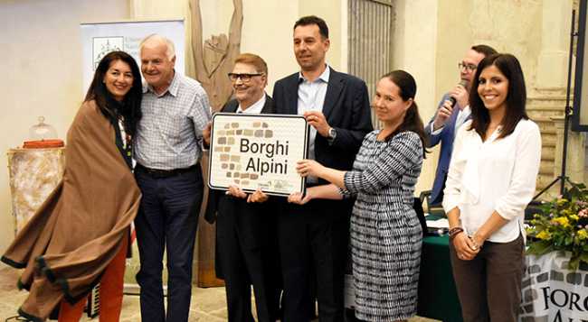 UNCEM consegna cartello Borghi Alpini
