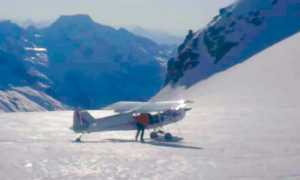 aereo montagna neve atterrato