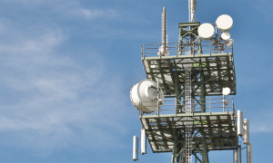 antenne telefono ripetitore cielo