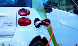 auto elettrica ricarica