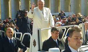 b Papa Francesco ossolani piazza