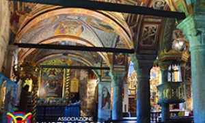 b baceno chiesa interno