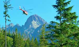 b elicottero alberi montagna