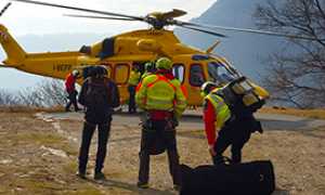 b soccorso 118 elicottero salita spalle