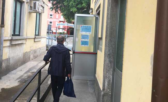 bagno stazione scuro