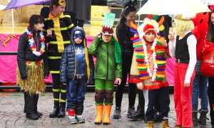 bambini carnevale paese