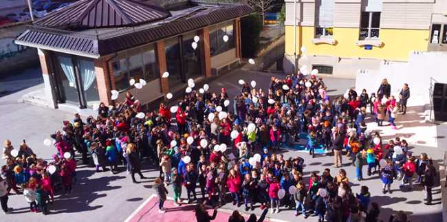 bambini palloncini elementari
