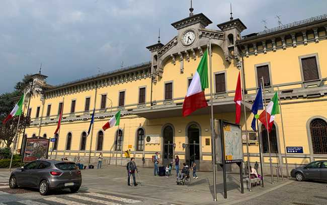 bandiere stazione domo esterno