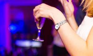 bicchiere donna alcool