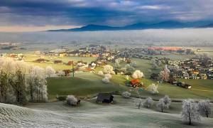 brina paese montagna alba