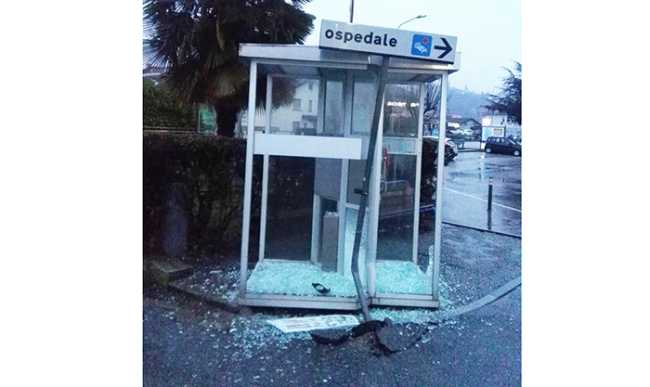 cabina telefono ospedale domo