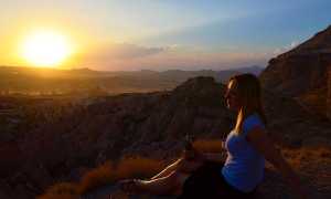 caldo donna sole montagna