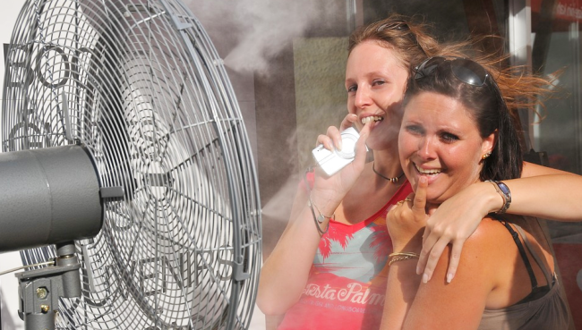 caldo ragazze ventilatori