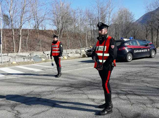 carabinieri domo posto blocco