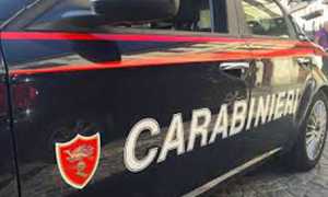 carabinieri scritta portiera