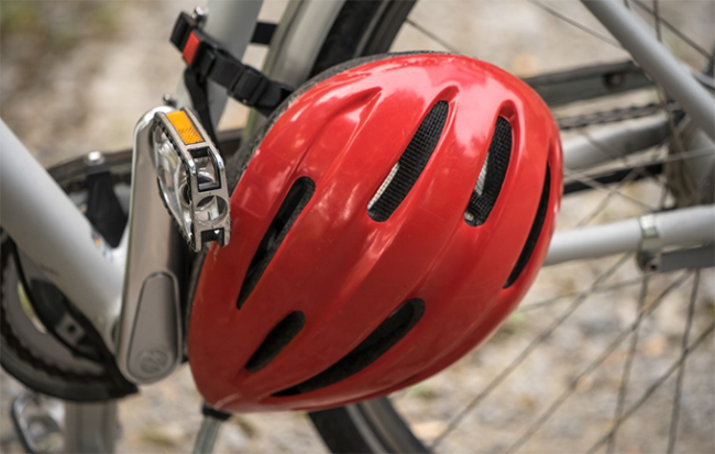 ciclista casco
