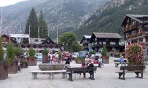 corta macugnaga area pedonale davanti municipio