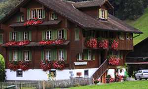 corta casa fiori montagna