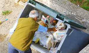 corta cassonetto rifiuti