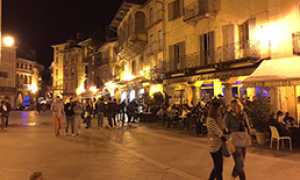 corta piazzaMercato notte luci