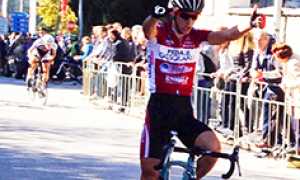 corta rubino mani cielo pedale