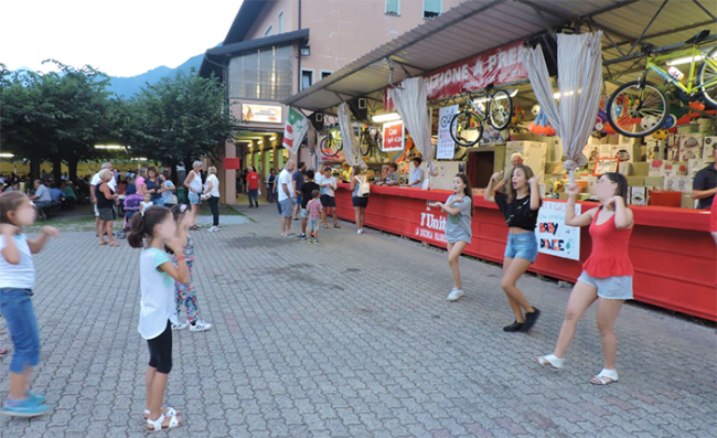 festa lucciola baby dance