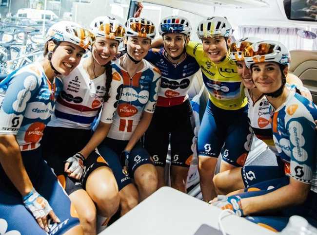 francesca barale con la squadra