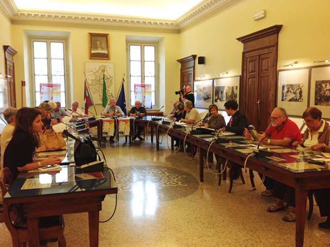 giugno insieme con giornalisti