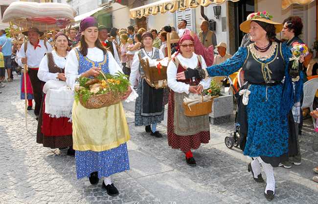 gruppo folk vigezzo done costume