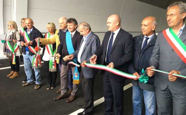 inaugurazione galleria banni taglio