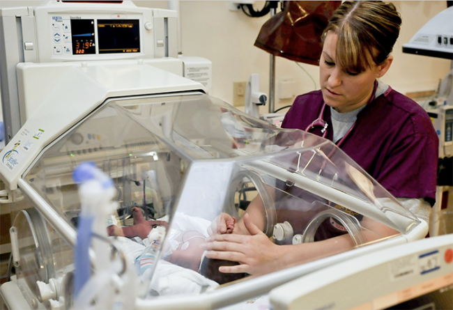 infermiera nascita bambinoi ospedale