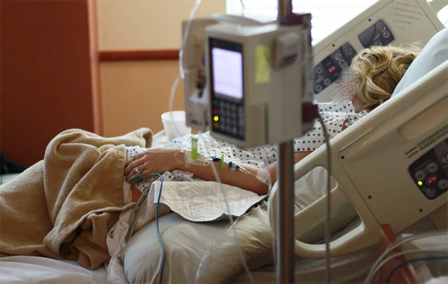 letto ospedale paziente