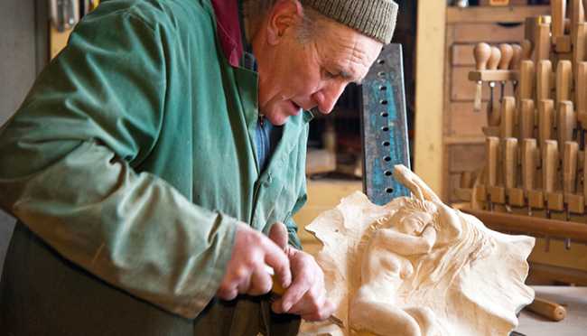 maestro intagliatore foto besana