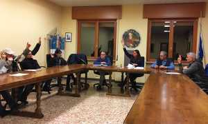 miguidi montecrestese consiglio alzata mano