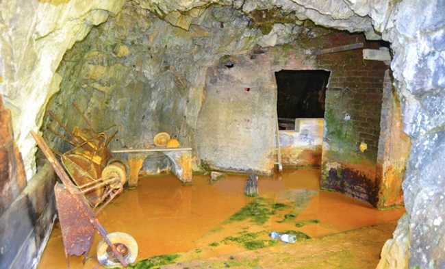 miniera cani vanzone entrata