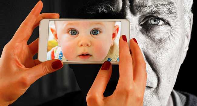 nativo digitale telefono bambino