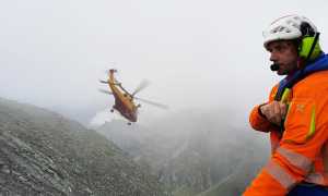 nebbia uomo montagna