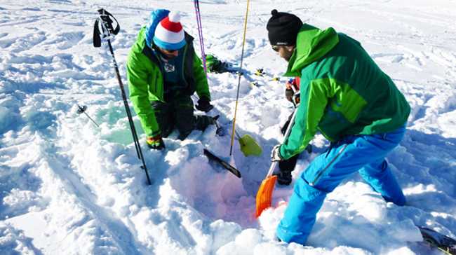 neve valanga soccorso pala