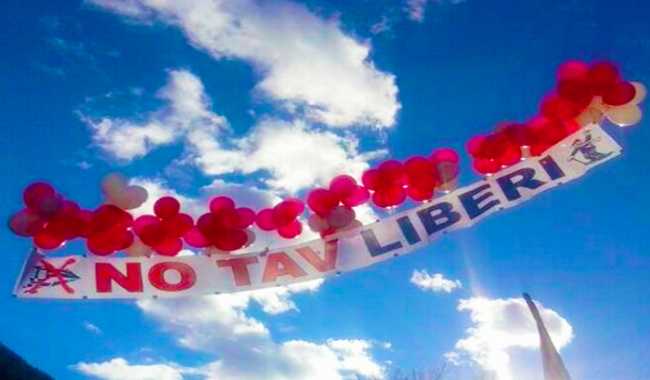 no tav liberi palloncini