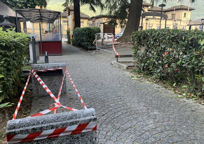 parchetto stazione panchina